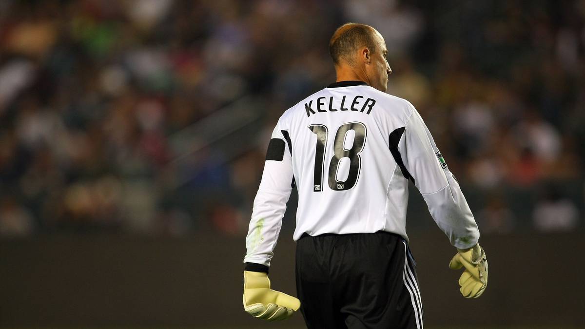 KASEY KELLER: Der Golf-Ausflug des Torwarts endet schon auf dem Parkplatz, als er seine Schläger aus dem Kofferraum zieht und sich dabei seine Schneidezähne ausschlägt 