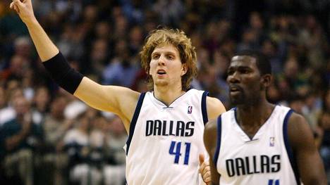 Michael Finley (r.) und Dirk Nowitzki spielten bis 2005 bei den Dallas Mavericks zusammen