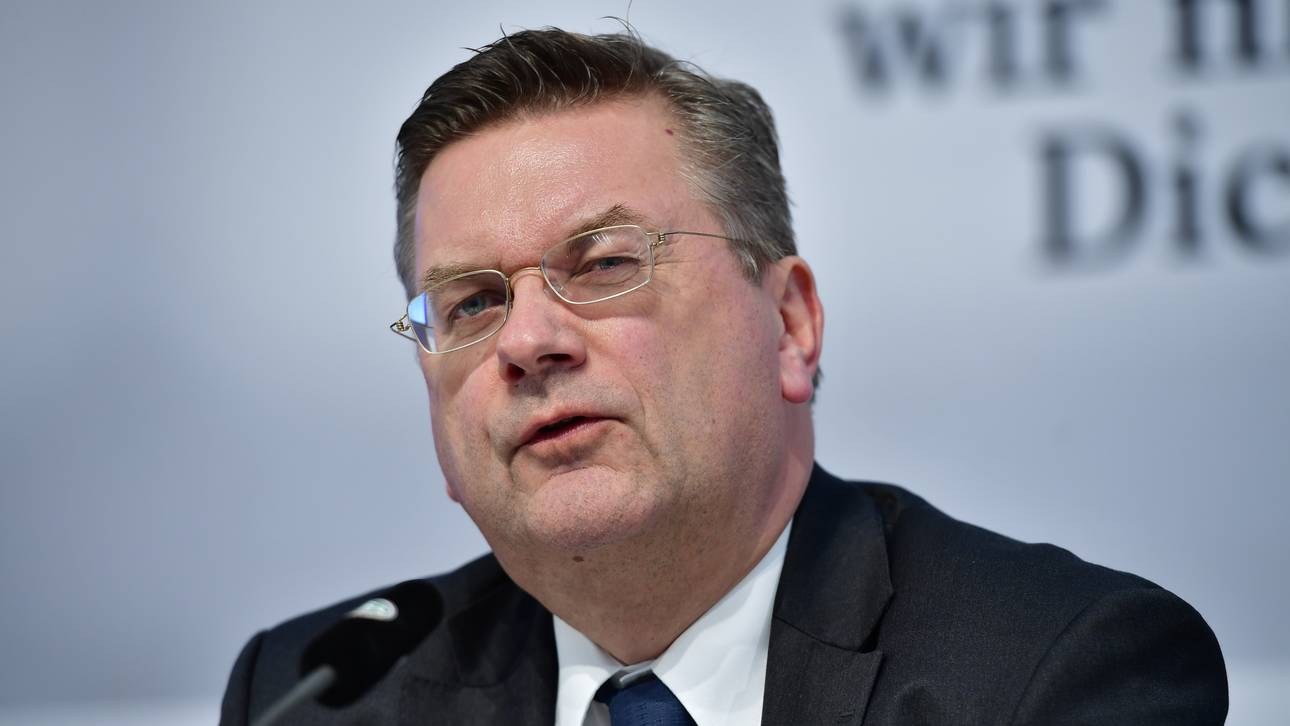 Grindel glaubt an neue Enthüllungen