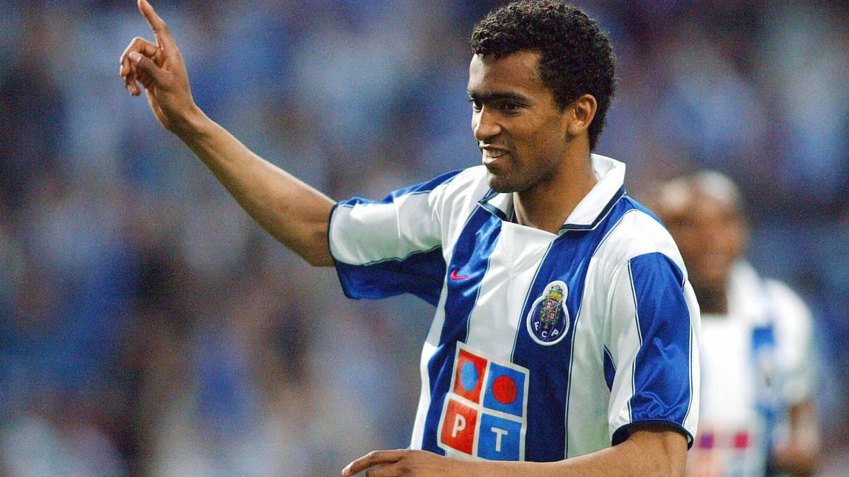 Jose Bosingwa steht 2004 im Überraschungsteam von Porto, 2012 gewinnt er im Trikot des FC Chelsea