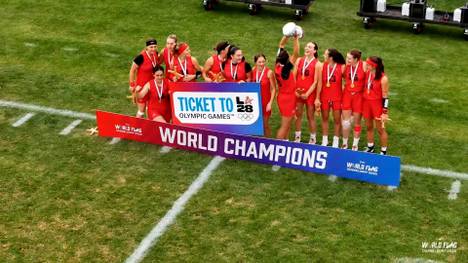 Kanadas Frauen entzaubern die USA und beenden deren Titelserie. Nur die US-Männer werden ihrer Favoritenrolle bei der Flag-Football-WM in Düsseldorf gerecht. 