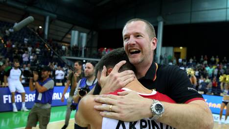 Germany v Israel - FIBA Basketball World Cup 2019 Qualifiers DBB-Coach Henrik Rödel feiert mit seinem Team einen klaren Erfolg gegen Estland