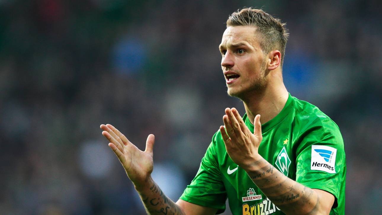 SV Werder Bremen v VfL Wolfsburg - Bundesliga