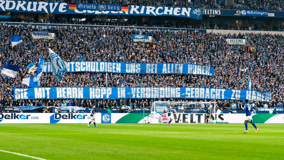 Auf Schalke war Hopp ebenfalls im Mittelpunkt - auf ungewöhnliche Art und Weise