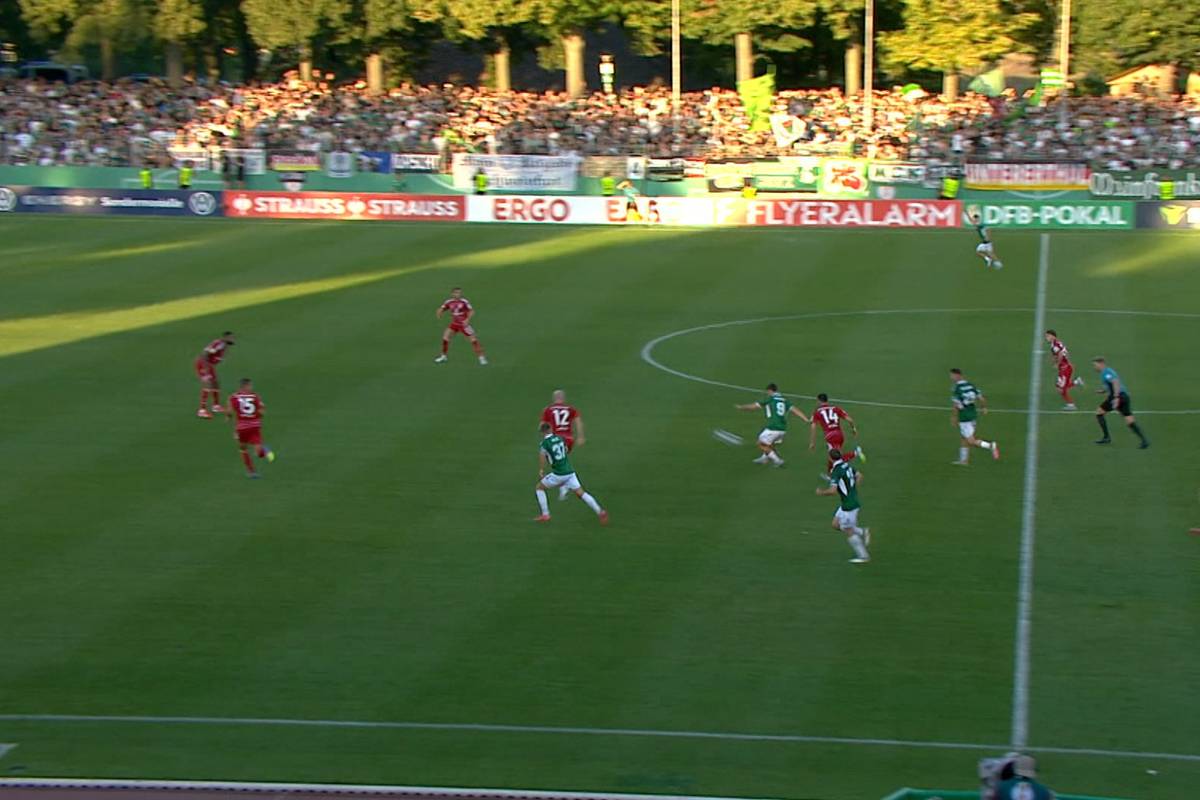 Fortuna Düsseldorf muss sich im Pokal-Duell mit dem Drittligisten Schweinfurt kräftig strecken. Nach dem Seitenwechsel dreht die Elf von Trainer Daniel Thioune dann auf. Das Tor des Tages hätte aber beinahe der Außenseiter erzielt. Kommentator: Markus Höhner