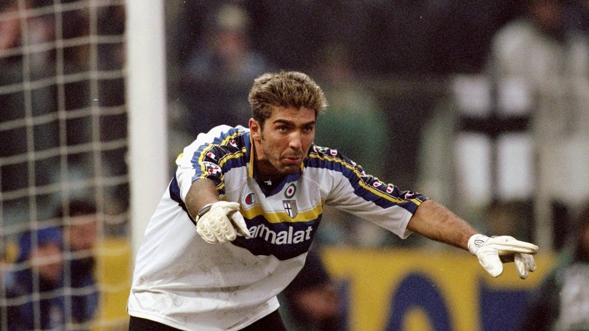 und kehrte nach einem kurzen Gastspiel bei PSG wieder zurück in den Piemont. Davor stand Buffon von 1995 bis 2001 beim AC Parma im Tor