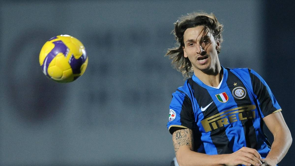 PLATZ 3: Pep Guardiola befand im Jahr 2009, dass sein FC Barcelona etwas Zlatan gebrauchen könnte. Sein Klub überwies für Ibrahimovic 69,5 Millionen Euro an Inter Mailand. Glücklich wurde der schwedische Stürmerstar dort nicht, wurde nach einem Jahr ausgebootet - und verflucht Pep bis heute