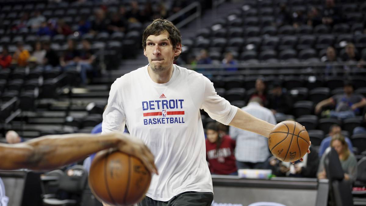 BOBAN MARJANOVIC - Serbien: Bei Roter Stern Belgrad gelang dem 2,21-Meter-Riesen der Durchbruch und der Sprung in die NBA. Aktuell spielt der Hüne mit den Riesen-Händen bei den Detroit Pistons und soll dafür sorgen, dass sein Heimatland bei der EM Gold holt