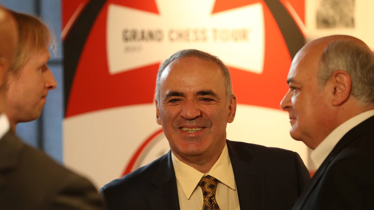 Kasparow kehrt mit Remis zurück