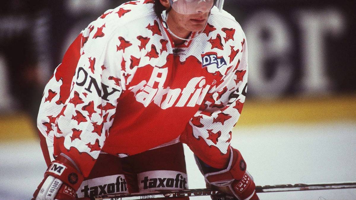 1994/95 - KÖLNER HAIE - EV Landshut 3:2: Der Virus "DEL" bricht 1994 aus. Als ersten DEL-Champion krönen sich die Kölner Haie. Im Finale setzt sich das Team um Andreas Lupzig nach fünf Spielen mit 3:2 gegen Landshut durch