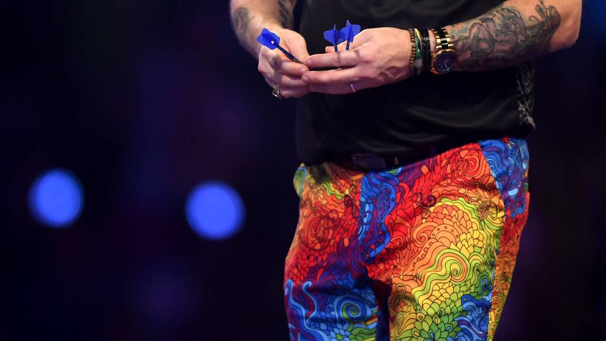 Wobei die Hose im Vergleich zum Beinkleid aus dem Halbfinale fast schon als dezent zu bezeichnen ist