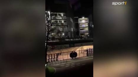 Nach dem besiegelten Abstieg schlägt die Wut auf Schalke durch. In der Nacht attackieren Fans S04-Spieler und Mitarbeiter. Sind diese Szenen in einem Video zu sehen, das im Internet kursiert?