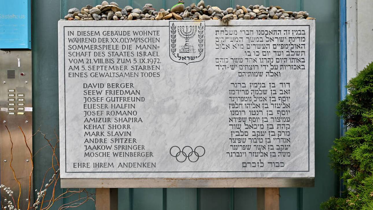 Eine Gedenktafel erinnert an der Conollystraße 31 in München an des Olympia-Attentat von 1972