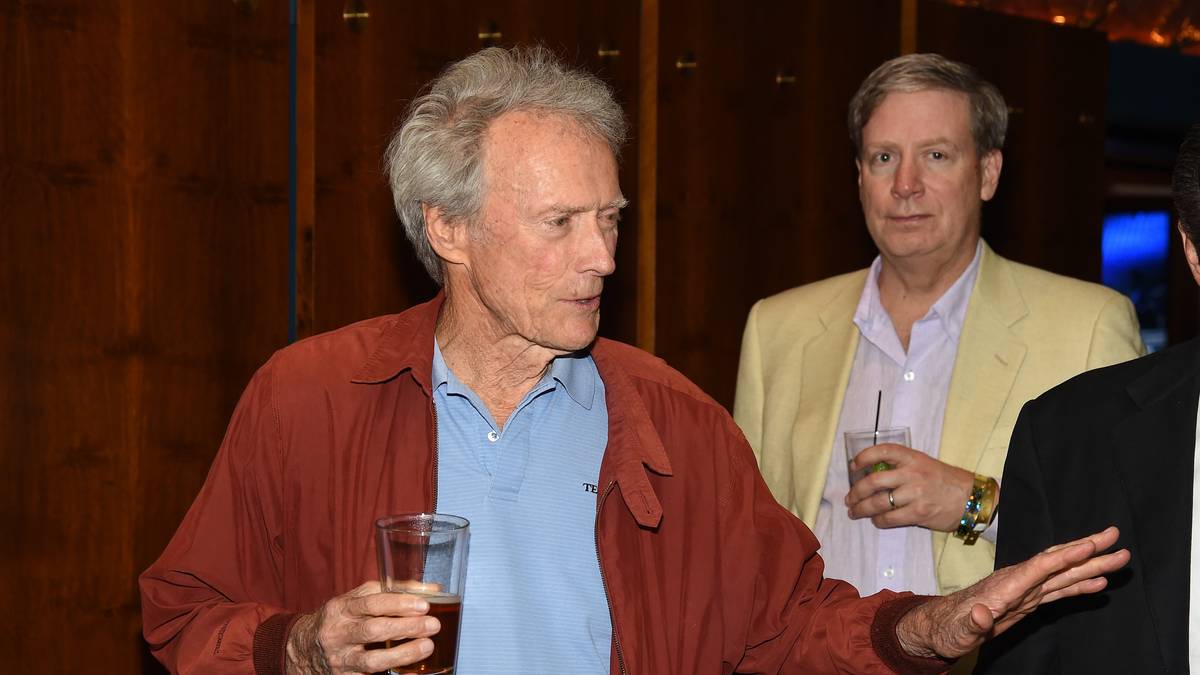 Clint Eastwood wiederum feiert auf der VIP-Party nach dem Kampf. Ob ihm der Jahrhundertkampf den Tag ausreichend versüßt hat?