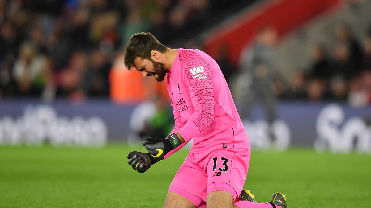 TORWART - ALLISON: Teufelskerl aus Brasilien. Rettete im Halbfinal-Rückspiel gegen Barcelona ein ums andere Mal gegen Messi und Co. Machte dadurch das Wunder von Anfield erst möglich