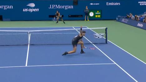 Der vermeintlich größte Gegner für Alexander Zverev auf dem Weg zu Grand-Slam-Titel Nummer zwei ist raus: Carlos Alcaraz unterliegt bei den US Open Ben Shelton.