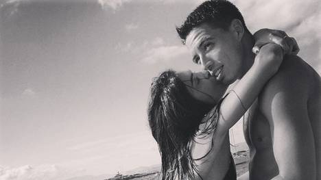 Liebe statt Fußball: Samir Nasri gönnt sich ein wenig Entspannung auf Ibiza.