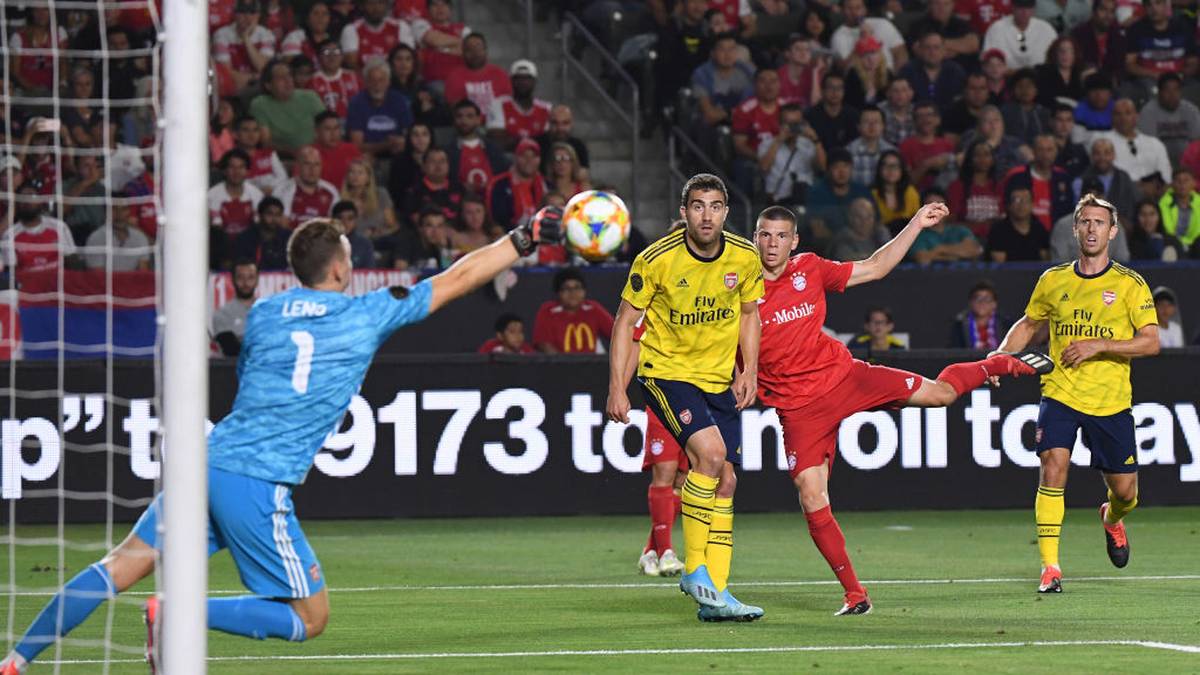 Der offensive Mittelfeldspieler absolvierte in der vergangenen Spielzeit 13 Spiele und legte dabei zwei Treffer auf. "Daniels verfügt über ein sehr großes Entwicklungspotenzial", sagt Salihamdzic damals: "Wir sind überzeugt, dass er bei uns den nächsten Schritt in den Männerfußball vollziehen kann"