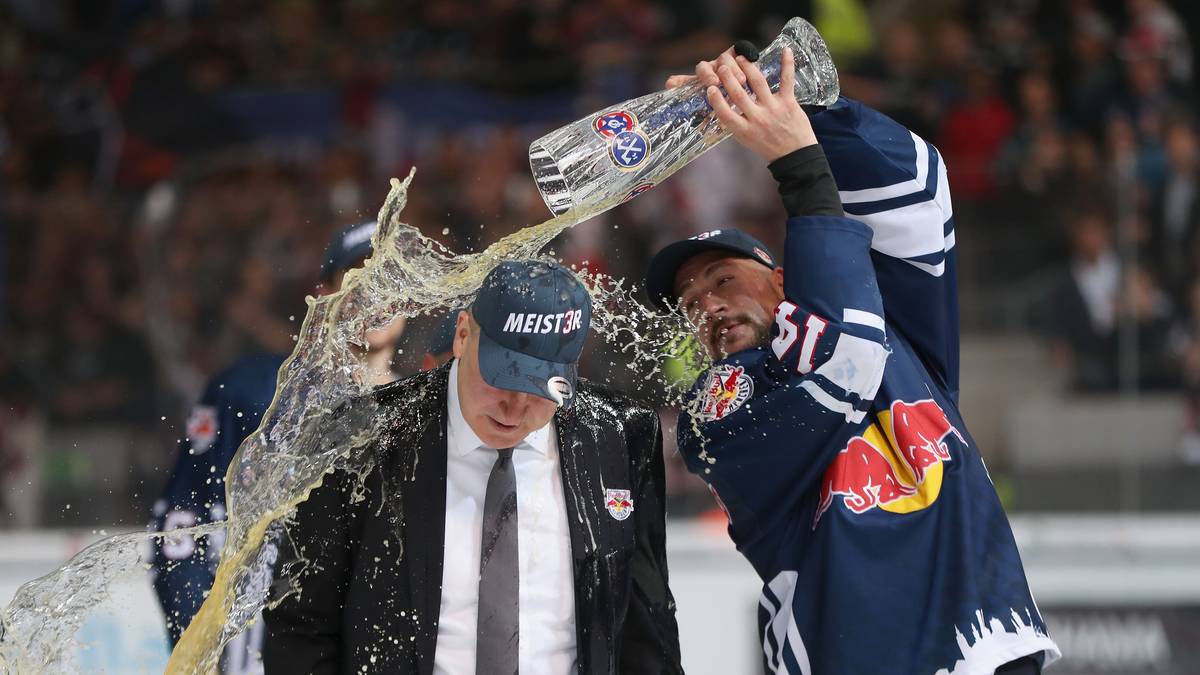 PLATZ 26 - Ausgelassene Party bei den Eishockeyspielern des EHC Red Bull München. Der Deutsche Meister verteidigt seinen Titel erfolgreich. Im entscheidenden siebten Spiel der Finalserie gewinnt München gegen die Eisbären Berlin mit 6:3