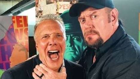  WWE-Legende The Undertaker stand dem Pastor Ed Young Rede und Antwort