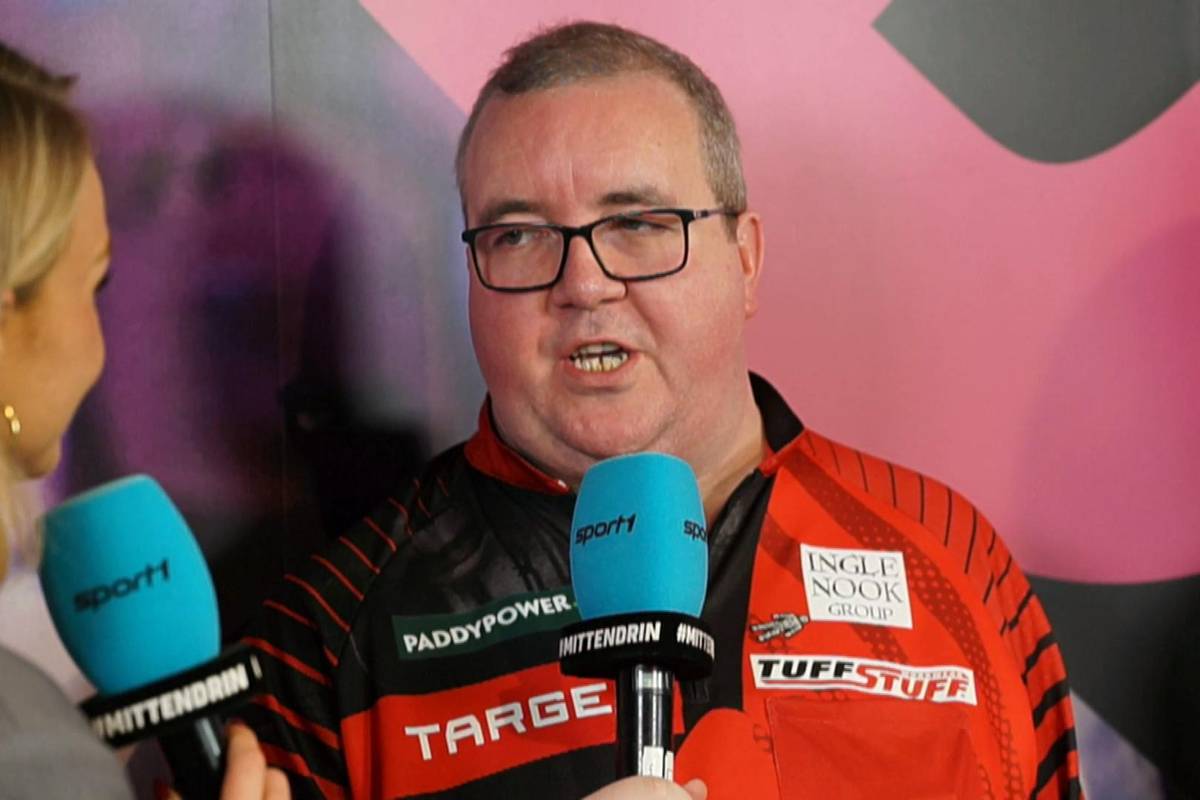 Stephen Bunting gibt nach seinem Sieg gegen Madars Razma im SPORT1-Interview Einblicke über seine Zukunft. Wird auch der Brite bald in der Premier League anzutreffen sein?