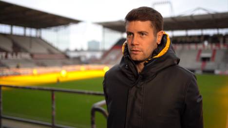 Fabian Hürzeler zählt zu den begehrtesten Trainern im deutschen Profifußball - vor allem, weil sein Vertrag im Sommer ausläuft. Im SPORT1-Interview spricht der St.-Pauli-Coach über den Vertragspoker und übt Kritik an den Schiris.