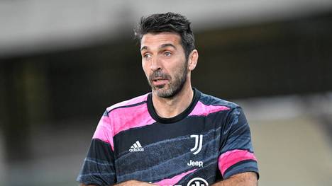 Gianluigi Buffon steht mit einer kurzen Unterbrechung seit 2011 für Juve im Tor