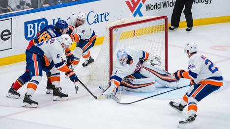 Thomas Greiss (2.v.r.) hütet das Tor der New York Islanders in der NHL
