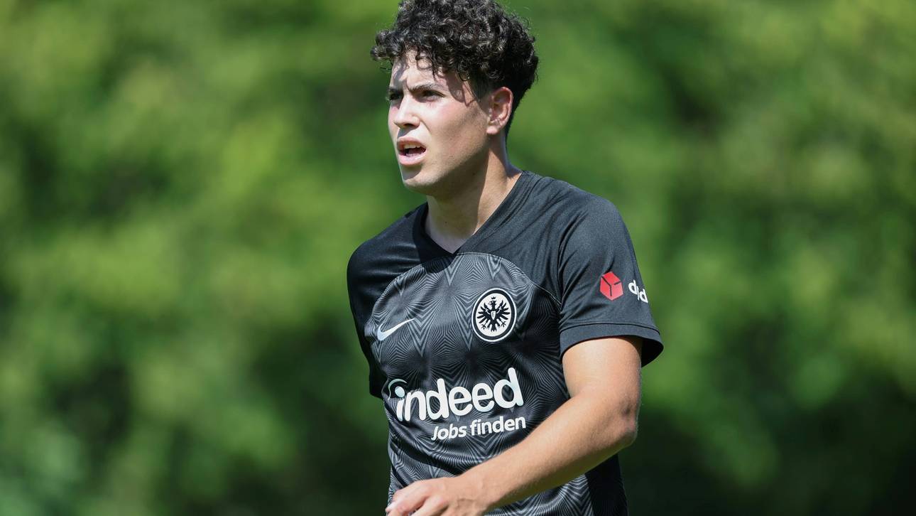 Frankfurt bindet Stürmertalent