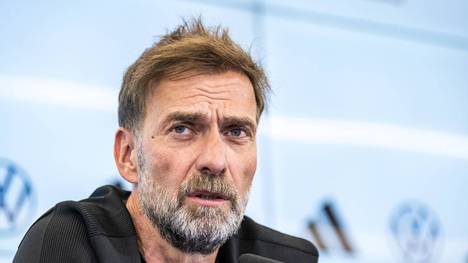 Christian Heidel, Vorstand für Kommunikation und Sport des 1. FSV Mainz 05, spricht darüber, welche Aufgabe Jürgen Klopp bei der deutschen Nationalmannschaft erwartet. Dabei zeigt er sich überzeugt, dass der ehemalige Mainzer der richtige Kandidat für den Posten ist.