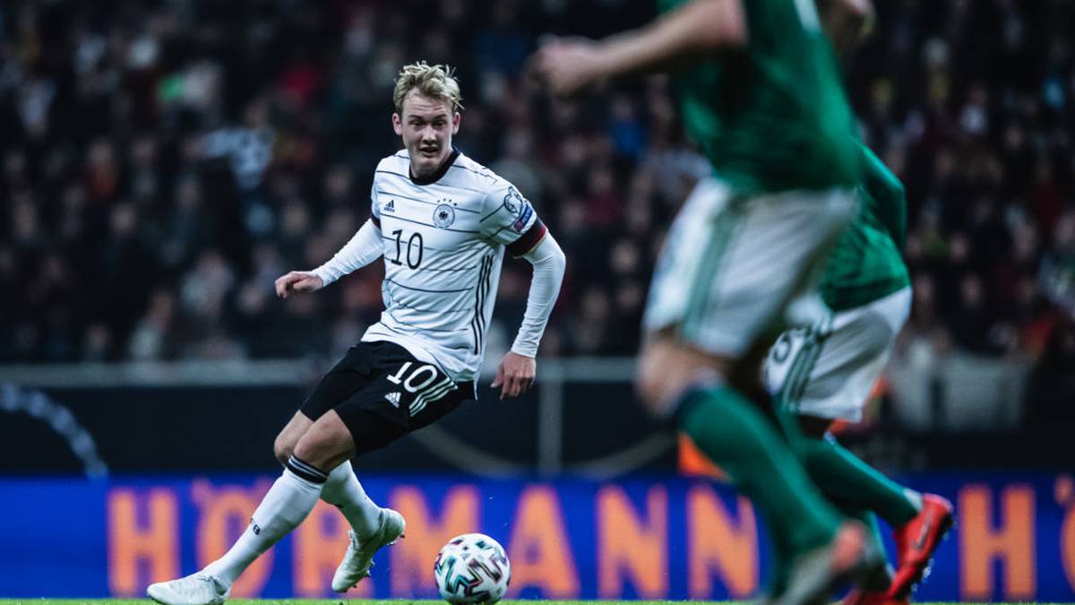 JULIAN BRANDT (23): Mal spielt er, mal spielt er nicht. Brandt ist noch zu inkonstant, schwankt zwischen Durchschnitt und Weltklasse. Löw hält viel von ihm, gibt ihm aber keinen Freifahrtsschein. Über seine Rolle sagt Brandt: "Ich glaube schon, dass ich in der Mannschaft gut aufgehoben bin und auch meine Chancen bekomme." Umso wichtiger sein toller Treffer zum 6:1 gegen Nordirland