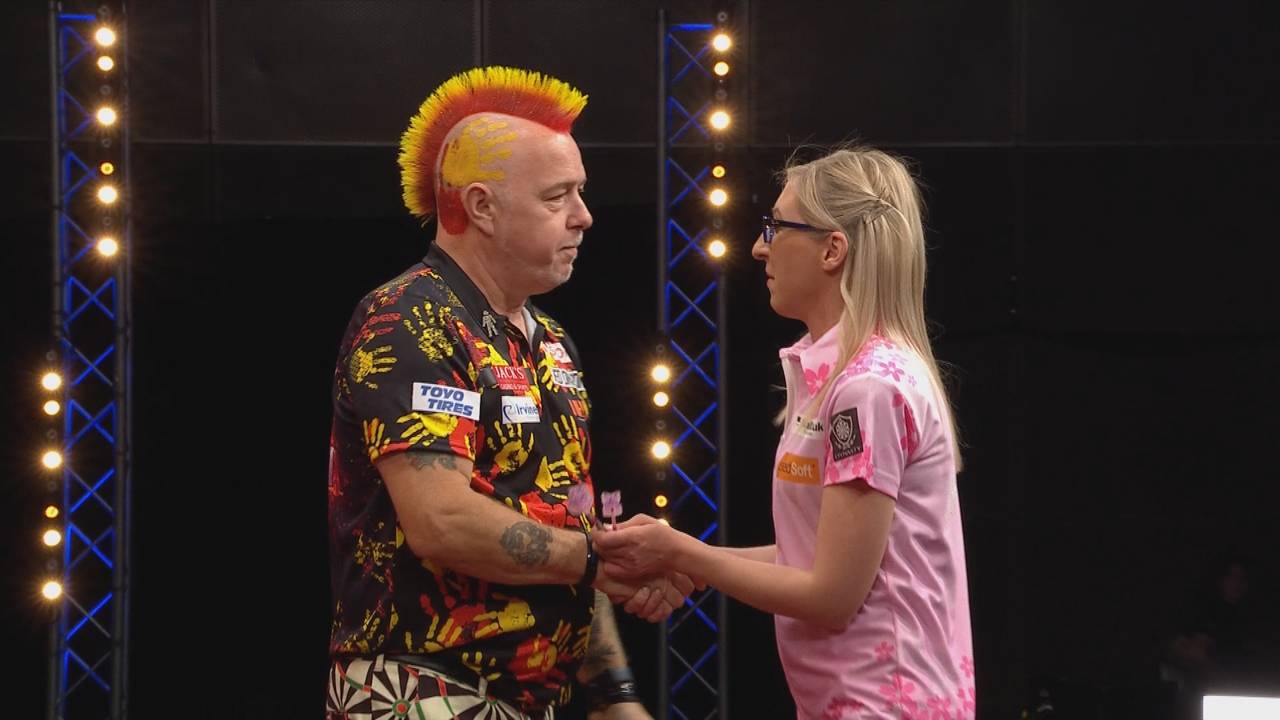 World Series of Darts: Peter Wright schlägt Fallon Sherrock 6:4