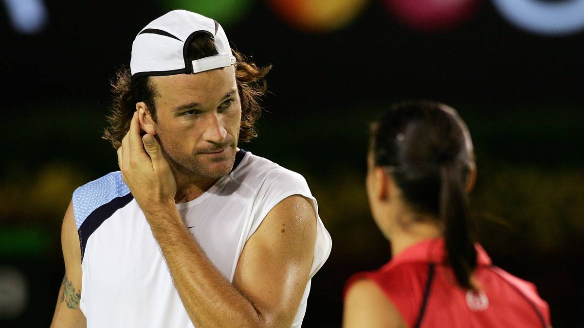 FLAVIA PENNETTA und CARLOS MOYA: Drei Jahre waren die beiden ein Paar, als die Beziehung 2007 endgültig scheiterte. Grund für die Trennung war die Liaison zwischen Moya und der TV-Moderatorin Carolina Cerezuela. Sportlich lief es bei Pennetta danach deutlich besser. Sie erreichte im Einzel die Top 10 und wurde im Doppel sogar Nummer 1