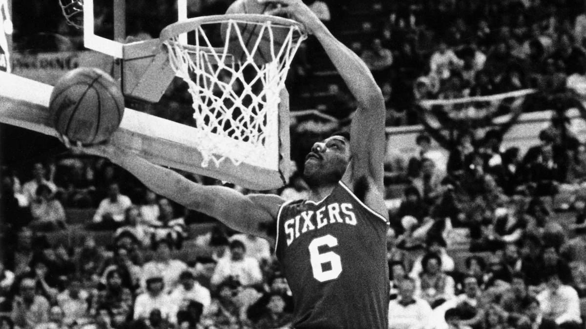 PLATZ 17 - JULIUS ERVING: Dr. J.ist der einzige Spieler, der in NBA und ABA zum MVP gewählt wurde. Bei den kombinierten Punkten ist Erving Sechster. Der Hall of Famer war eines der ersten Sprungwunder der Liga und ein Vorbild für Michael Jordan und Co.