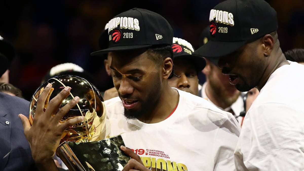 Nach dem Gewinn des NBA-Titels zog Leonard zwar einen Verbleib bei den Kanadiern  "ernsthaft in Betracht", da Toronto das einzige Team war, das dem Forward einen Maximalvertrag über fünf Jahre und 190 Millionen Dollar anbieten konnte