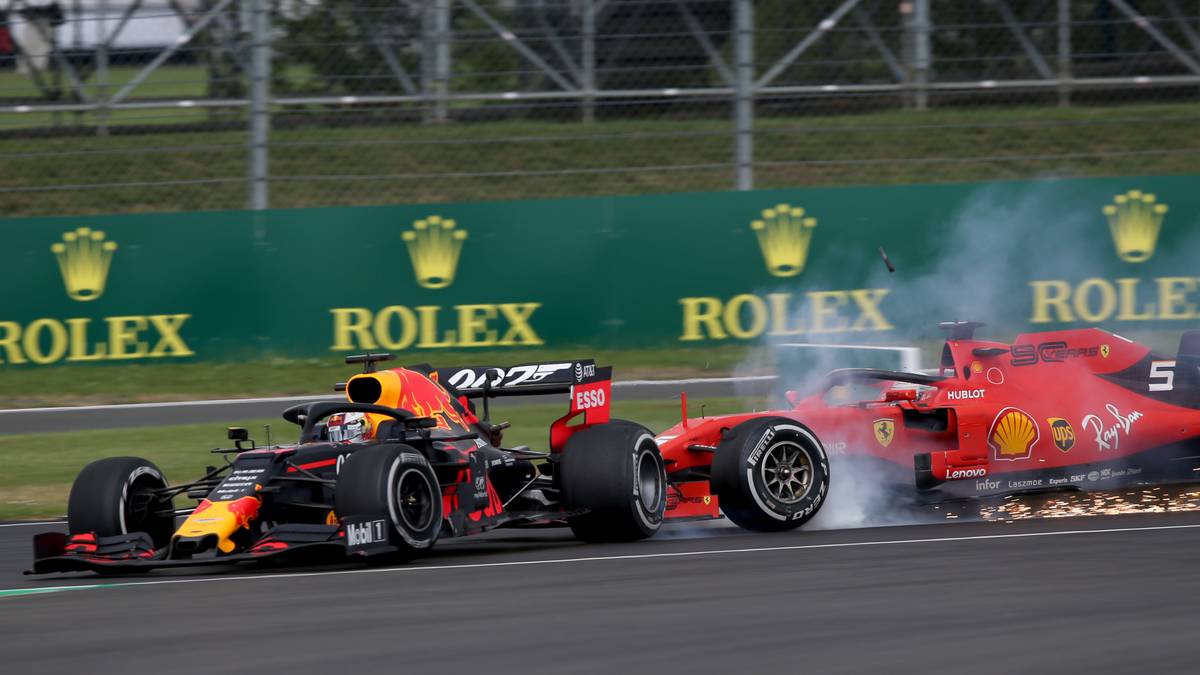 Nach einer Safety-Car-Phase ändert sich das. Verstappen kämpft auf einmal gegen den drittplatzierten Vettel. Der Niederländer zieht vorbei - doch in der nächsten Kurve kommt es zur Kollision