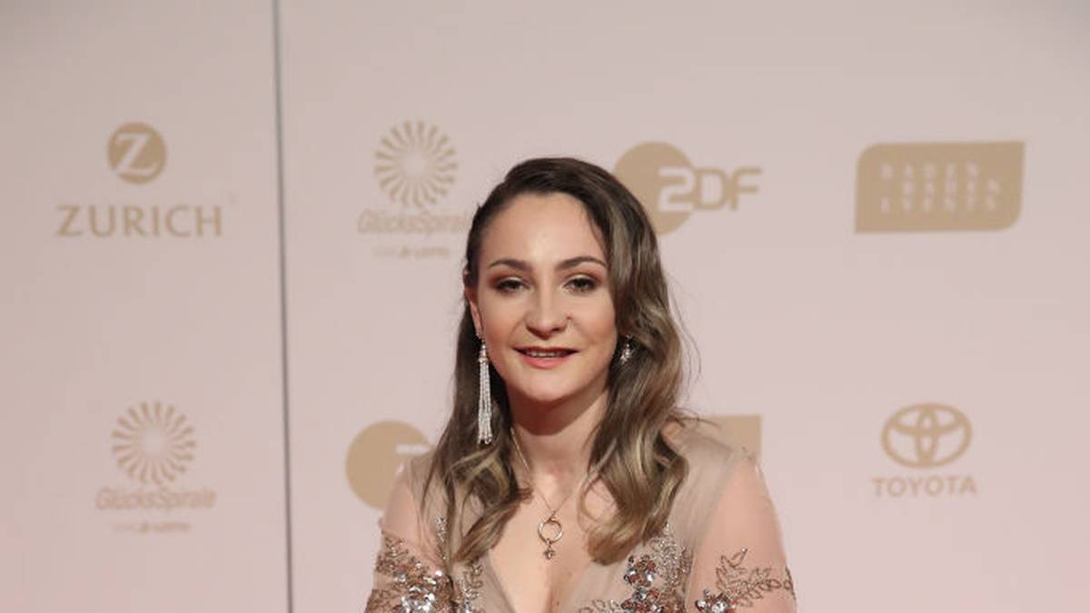 Die ehemalige Bahnrad-Fahrerin Kristina Vogel präsentiert sich in einem tollen Outfit