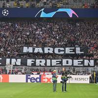 PSG-Fans trauern mit deutschem Banner um toten BVB-Fan
