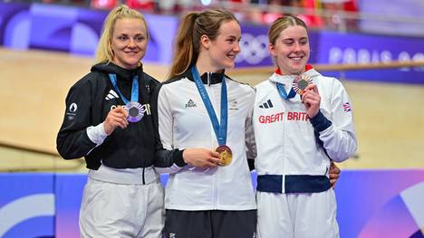 Lea Sophie Friedrich (l.) gewann im Bahnrad-Sprint Silber