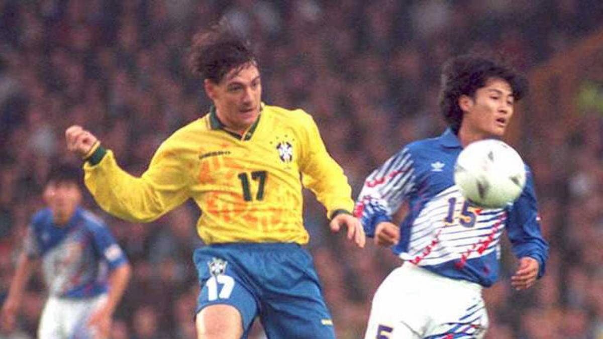 Der Stürmer lief 89 Mal für Japan auf und erzielte dabei 55 Treffer. Er spielte im Ausland für Genua, Dinamo Zagreb und den FC Sydney