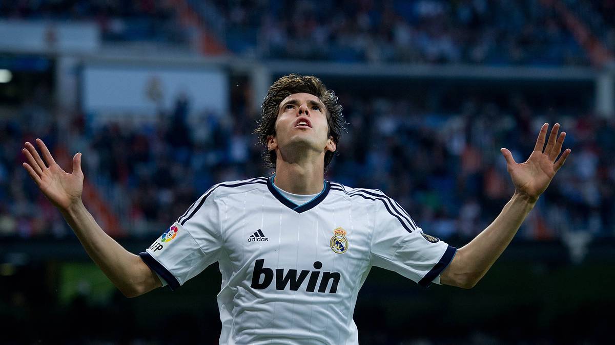 KAKA/JAMES: Auch die Transfers von Kaka und James Rodriguez wurden von Real Madrid aufwendig inszeniert. Zu Kaka kamen 50.000 zu James 45.000 Zuschauer - richtig glücklich wurden beide im weißen Trikot der Königlichen nicht