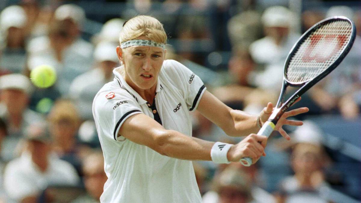 Mit insgesamt 22 Titeln bei Grand-Slams ist sie mit weitem Abstand die erfolgreichste deutsche Spielerin im Tennis und stand 377 Wochen auf Position eins der Weltrangliste - ein Rekord. 1988 holte sie sogar den Golden Slam mit Triumphen bei allen vier Grand-Slam-Turnieren und gewann obendrein Olympia-Gold