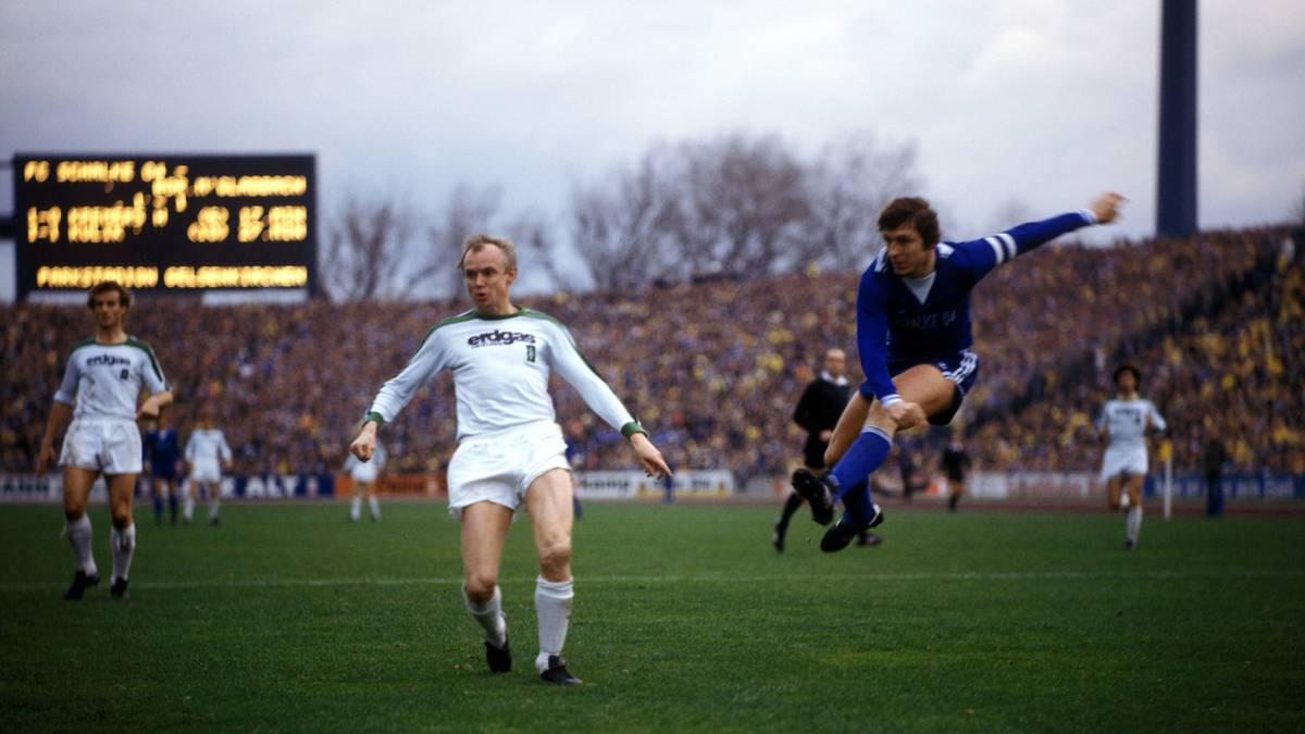 HANS-JÜRGEN WITTKAMP: Schlug Anfang der 1970er Jahre den Weg nach Gladbach ein und feierte dort als Libero die großen Erfolge, nachdem er bei Schalke noch eher die offensiveren Parts gespielt hatte. Dreimal wurde er Deutscher Meister, einmal DFB-Pokalsieger. 1975 wurde er mit den "Fohlen" sogar UEFA-Cup-Sieger 