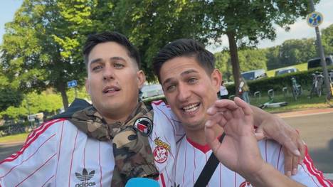 Die 1. FC Köln Fans freuen sich nach dem Aufstieg am letzten Spieltag auf die erste Bundesliga und Duelle mit Dortmund, Leverkusen und Bayern.