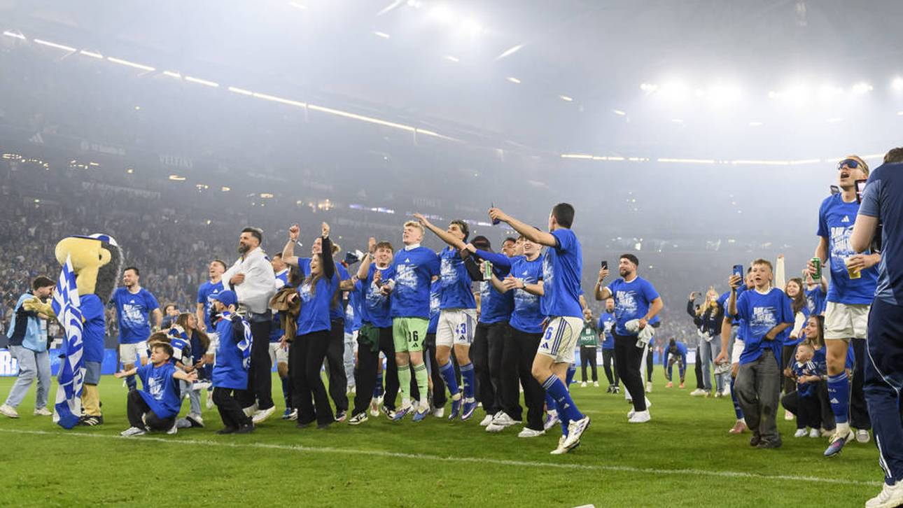 BVB mit „Aufstiegsgruß“ für Schalke