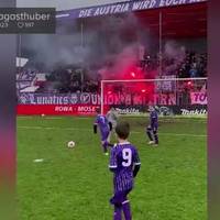 Irrer Ultra-Aufmarsch bei Kinder-Testspiel