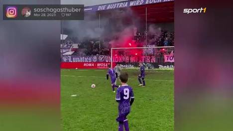Diese Atmosphäre hatten die Knirpse von Austria Salzburg wohl noch nie bei einem ihrer Spiele. 1.300 Fans unterstützten die Nachwuchskicker der Salzburger Austria im Testspiel gegen die Altersgenossen des USV Lamprechtshausen.