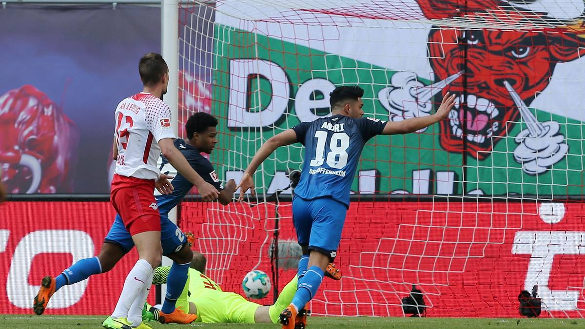 Nach einer guten halben Stunde legt die Truppe von Julian Nagelsmann nach. RB-Kapitän Willi Orban lässt sich den Ball abluchsen, Serge Gnabry (2.v.l.) markiert das 0:2