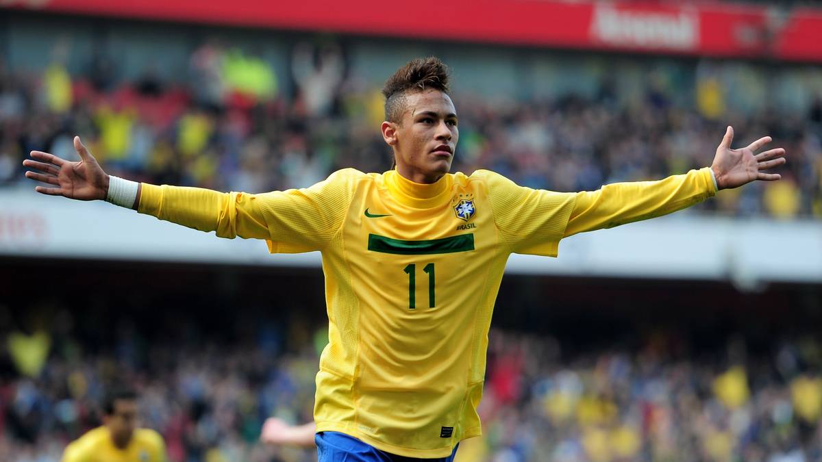 Zwei Monate vorher setzt Neymar noch auf einen sauberen Bürstenschnitt. Die abschließende Frage bleibt also, welche Frisur kommt als nächstes?