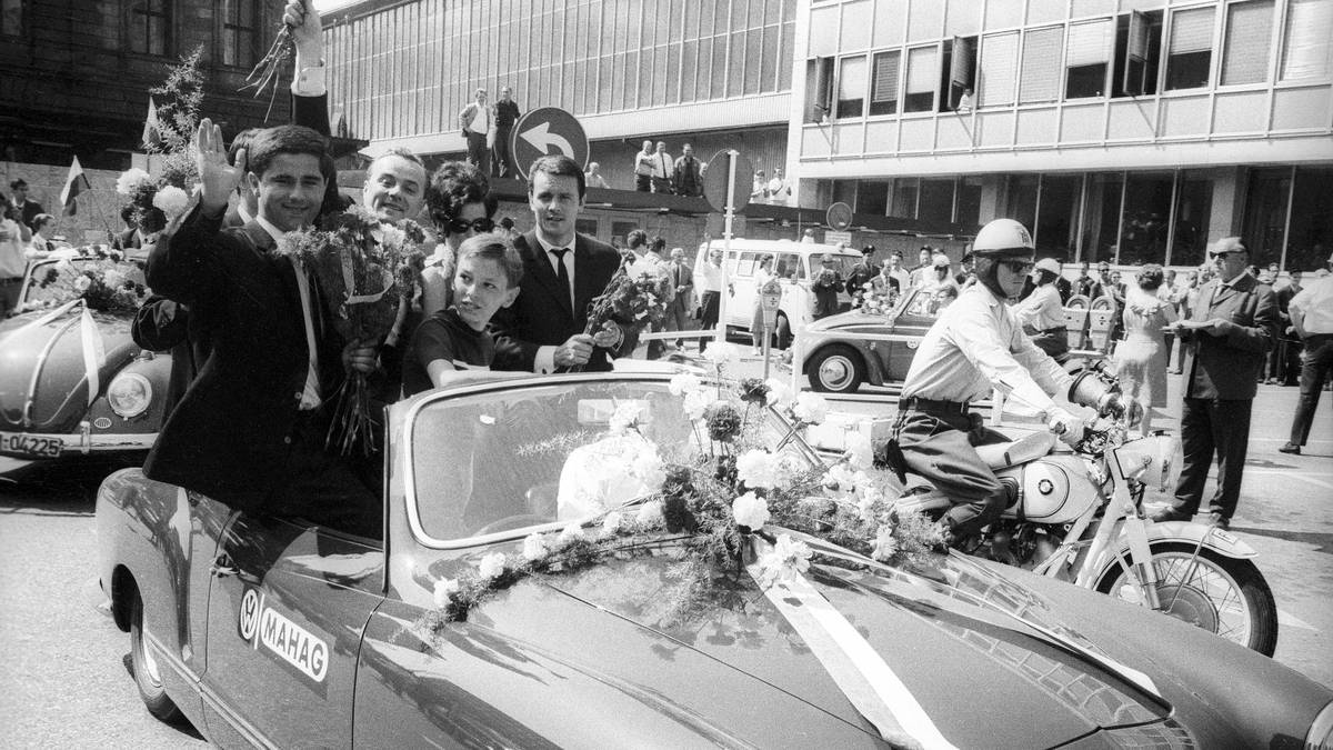 Zudem sichern sich die Bayern den DFB-Pokal. Müller und Co. lassen sich in der bayerischen Landeshauptstadt dafür gebührend feiern
